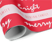 Bright Merry Script Red Christmas Familienname Geschenkpapier (Rolleneckpunkt)