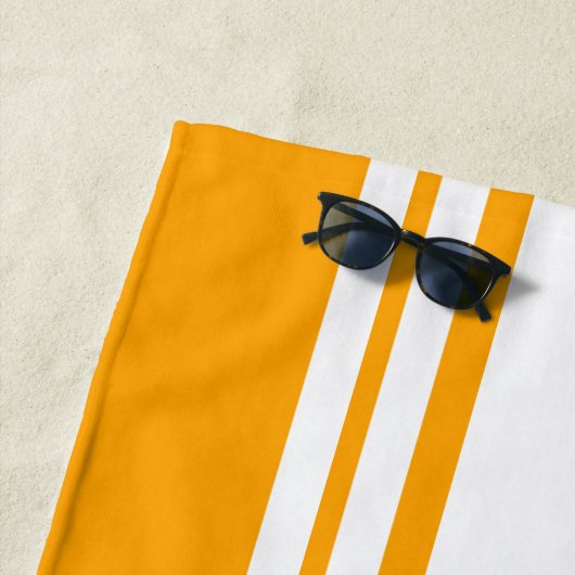 Bright Orange Edge Racing Stripes weißer Hintergru Strandtuch (Beispiel)