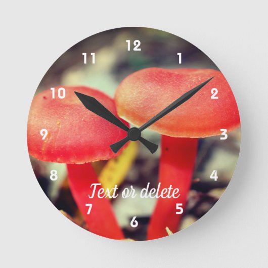 Bright Orange Mushroom Pair Personalized Runde Wanduhr (Vorderseite)