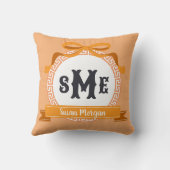 Bright Orange Reverse Griechisch Key Bow Monogram Kissen (Rückseite)