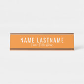 Bright Orange White Schriftartes Schreibtischnamensplakette (Vorderseite )