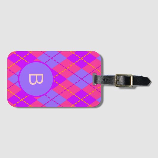 Bright Pink and Blue Argyle Pattern Monogram Gepäckanhänger (Vorderseite (Horizontal))