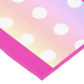 Bright Pink and Pola Dots Tischdecke (Schrägansicht)