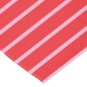 Bright Pink and Red Stripes Christmas Holiday Tischdecke (Schrägansicht)