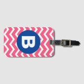 Bright Pink and White Chevron Pattern Monogram Gepäckanhänger (Vorderseite (Horizontal))