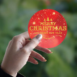 Bright Red Gold Merry Christmas Happy New Year  Runder Aufkleber<br><div class="desc">Bright Red Gold Merry Christmas Happy New Year Classic Round Sticker . These cute little stickers have " MERRY CHRISTMAS AND HAPPY NEW YEAR " written in a GOLD on red background . These beautiful stickers are part of the collection "CHRISTMAS HOLIDAY CARDS & MAILING ACCESSORIES" . https://www.zazzle.com/collections/christmas_holiday_cards_mailing_accessories-119917927025285561 For any...</div>