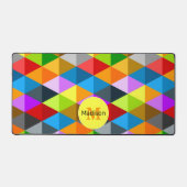 Bright Retro farbige Dreiecke Muster Monogram Schreibtischunterlage (Vorderseite)