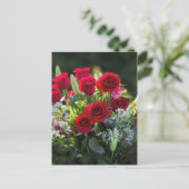 Bright Romantische Rote Rose Bouquet Postkarte (Stehend Vorderseite)