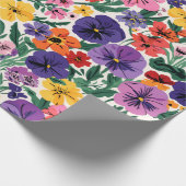 Bright Spring Pansies Floral Garden Pattern Geschenkpapier (Ecke)