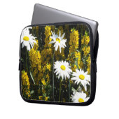 Bright White Daisies Laptopschutzhülle (Vorderseite Links)