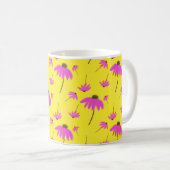 Bright Yellow Mug with Pink Flowers Kaffeetasse (VorderseiteRechts)