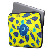 Bright Yellow Tropical Leaf Pattern Monogram Laptopschutzhülle (Vorderseite Links)