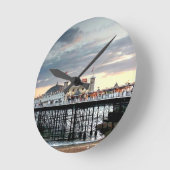 Brighton Pier Sunset Runde Wanduhr (Winkel)