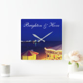 Brighton und Hove Beach zur Nachtzeit Quadratische Wanduhr (Zuhause)