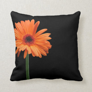 Brillante Orange auf Schwarz Kissen