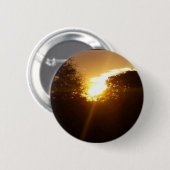Brillanter Sonnenaufgang über den Bäumen Button (Vorne & Hinten)