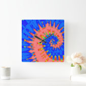 Brillenblau und Pfirsichspirale Gefärbte Krawatte Quadratische Wanduhr (Zuhause)