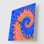 Brillenblau und Pfirsichspirale Gefärbte Krawatte Quadratische Wanduhr (Winkel)