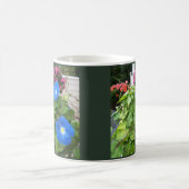 Brilliant Blue Morning Glories  Kaffeetasse (Mittel)