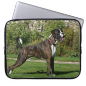 Brindle Boxer-Hundeshow-Position Laptopschutzhülle (Vorderseite)
