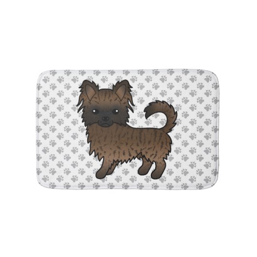 Brindle Long Coat Chihuahua Cartoon Dog & Paws Badematte (Vorderseite)