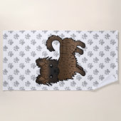 Brindle Long Coat Chihuahua Cartoon Dog & Paws Strandtuch (Vorderseite)