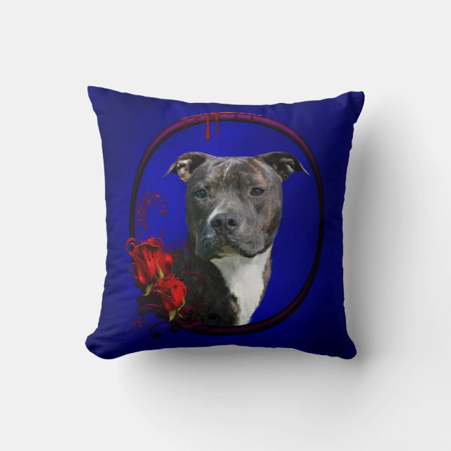 Brindle pitbull mit Rosen Kissen (Vorderseite)