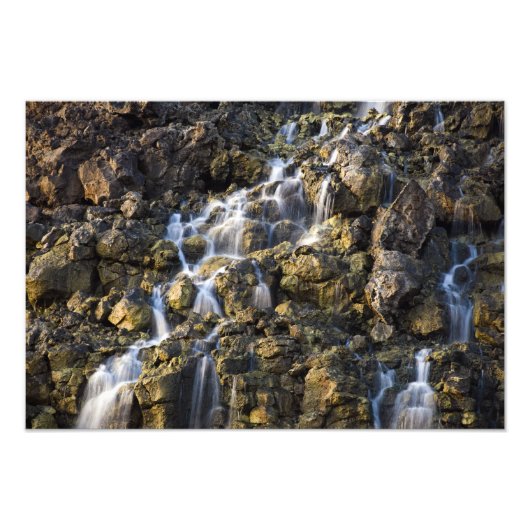 Brine fällt aus vulkanischem Gestein ab Fotodruck (Vorne)