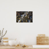 Brine fällt aus vulkanischem Gestein ab Poster (Küche)