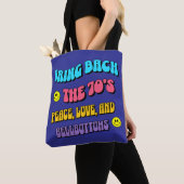 Bring Back die 70er Tasche (Von Nahem)