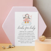 Bring ein Buch für das kleine Mädchen. Niedliches  Begleitkarte