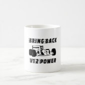 Bringen Sie die V12 Power Race Car Silhouette zurü Kaffeetasse (Mittel)