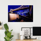 Brisbane's Story Bridge in der Nacht Poster (Heimbüro)