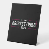 Brisket Ribs 2024 GRILLEN Barbecue politische Wahl Sockelschild (Vorderseite)