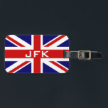 Britischer Gepäckanhänger<br><div class="desc">Britischer Gewerkschafts-Jackflaggennamenmonogramm-Gepäckumbau. Englische Stolzikone. Kundenspezifische Taschenaufkleber für Koffer und machen Taschen weiter. Addieren Sie Ihre eigene Visitenkarte oder treten Sie mit Details über die Rückseite in Verbindung. Großbritannien England Großbritannien Vereinigtes Königreich. 3 mit Monogramm Initialen des Buchstaben. Spaßgeschenk für Mannfrauen und -kinder.</div>
