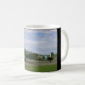 Britischer Spitfire, Tarnung, Taxiing_WWII Kaffeetasse (VorderseiteRechts)