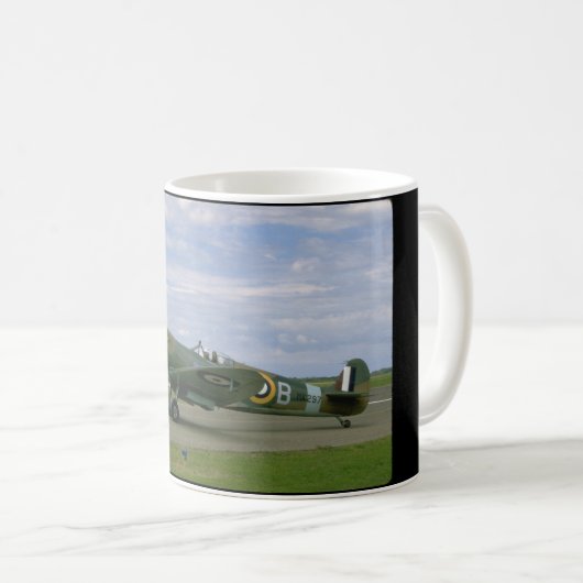 Britischer Spitfire, Tarnung, Taxiing_WWII Kaffeetasse (VorderseiteRechts)