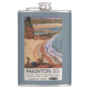 Britisches Eisenbahn-Mädchen, das über einer Flachmann