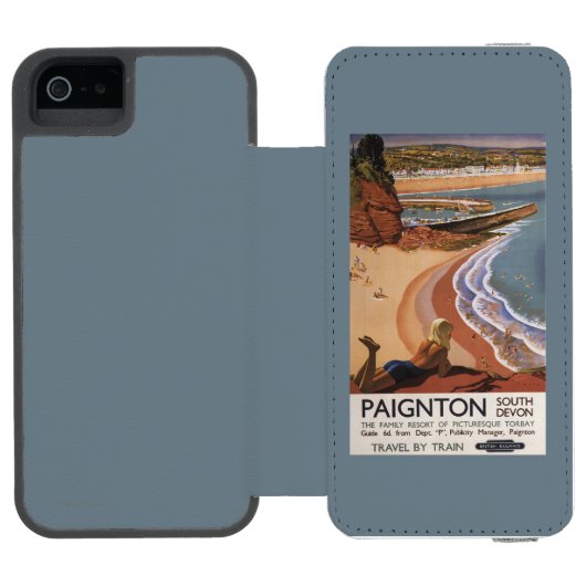 Britisches Eisenbahn-Mädchen, das über einer Incipio iPhone Geldbeutel-Hülle (Folio Geöffnet)