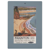 Britisches Eisenbahn-Mädchen, das über einer Klemmbrett (Rückseite)