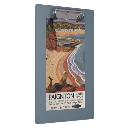 Britisches Eisenbahn-Mädchen, das über einer Klemmbrett (Rechts)