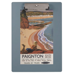 Britisches Eisenbahn-Mädchen, das über einer Klemmbrett