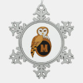British Barn Owl Mother Nesting on a Monogram Egg Schneeflocken Zinn-Ornament (Vorderseite)