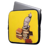 British Cat on a stack of books Laptop Sleeve (Vorderseite Links)