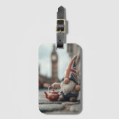 British Gnome mit Union Jack Hat und Teapot Gepäckanhänger (Vorderseite Vertikal)
