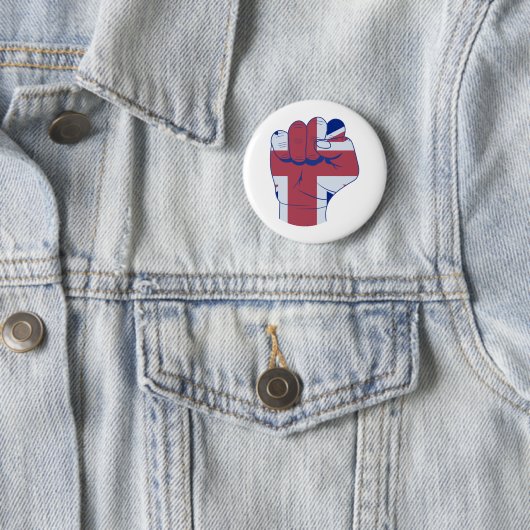 British Raised Fist Button (Beispiel)