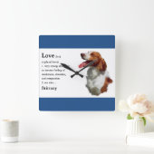 Brittany Love Is Quadratische Wanduhr (Zuhause)