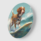 Brittany Spanel Beach Surfmalerei Große Wanduhr (Winkel)