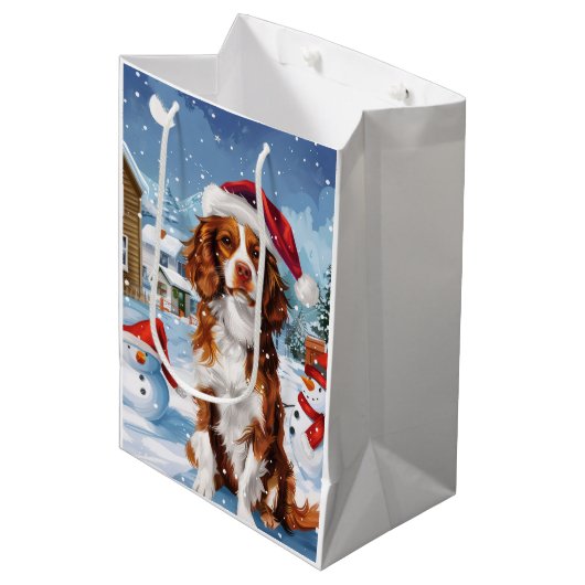 Brittany Spaniel Dog Winter Wonderland Weihnachten Mittlere Geschenktüte (Vorderseite Schrägansicht)