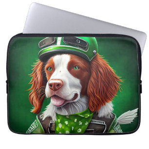 Brittany Spaniel fährt Fahrrad am St. Patrick's Da Laptopschutzhülle